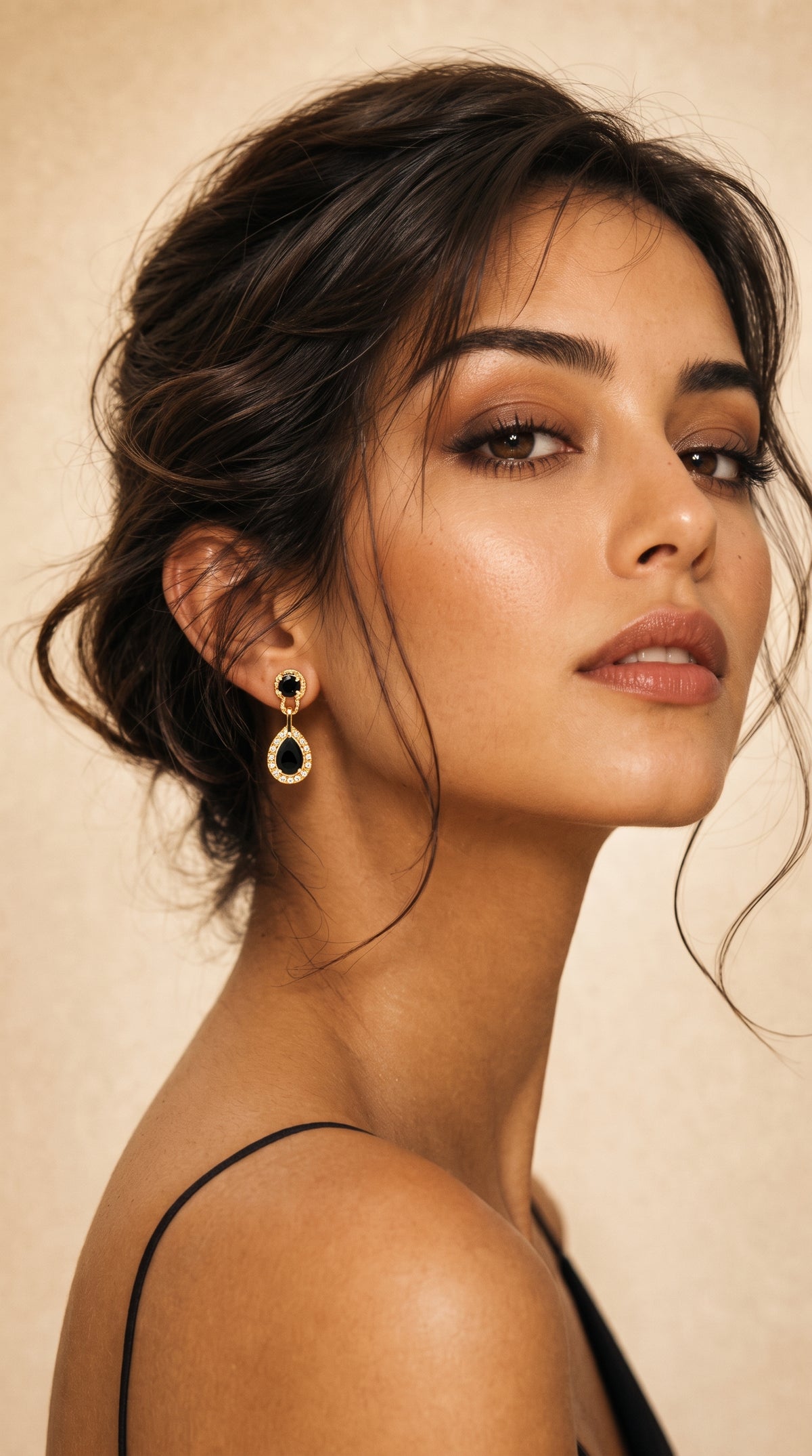 Nicole Gold and Black Drop Earrings – Elevate Your Elegance