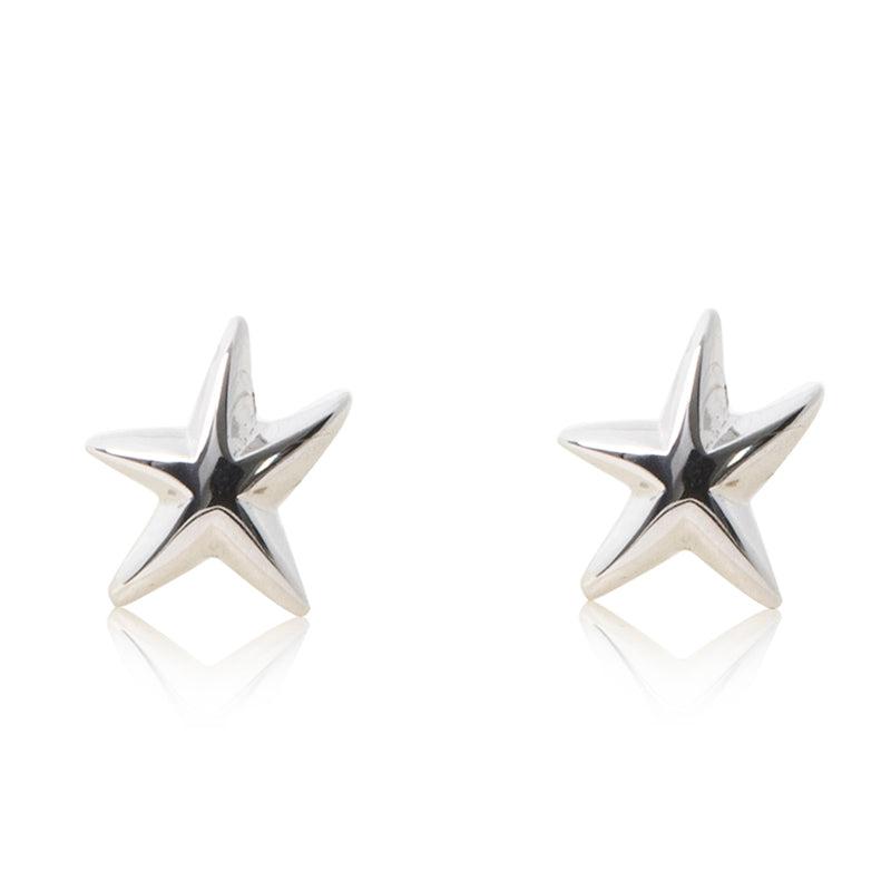 Platinum finished starfish stud earrings. For pierced ears. For pierced ears.