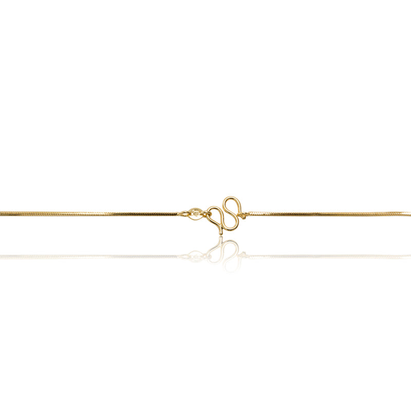 18ct Gold plated, black cubic zirconia pear cut centre stone with a clear cubic zirconia stone halo pendant and chain. Hook chain fastening