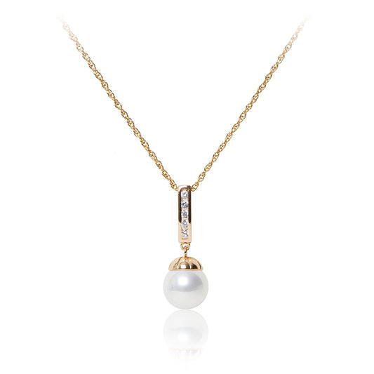 An elegant 18ct yellow gold plated cubic zirconia line drop faux pearl pendant and chain.