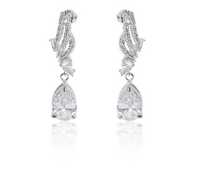A beautiful statement platinum finished pear drop earrings and necklace set. For pierced ears. Ideal for a special occasion evening wear earrings